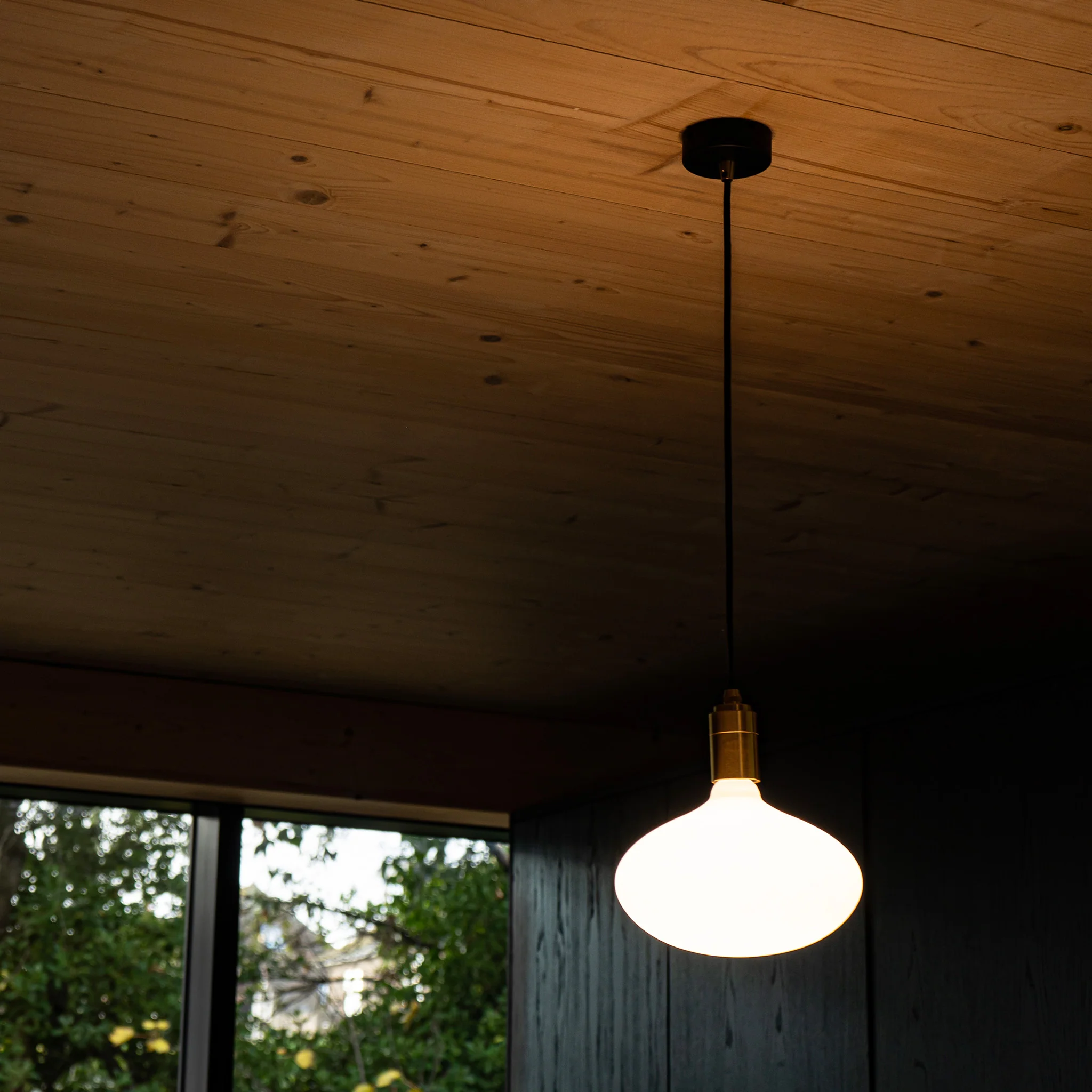 Oval II E27 Dim-to-Warm LED Bulb - Image 5