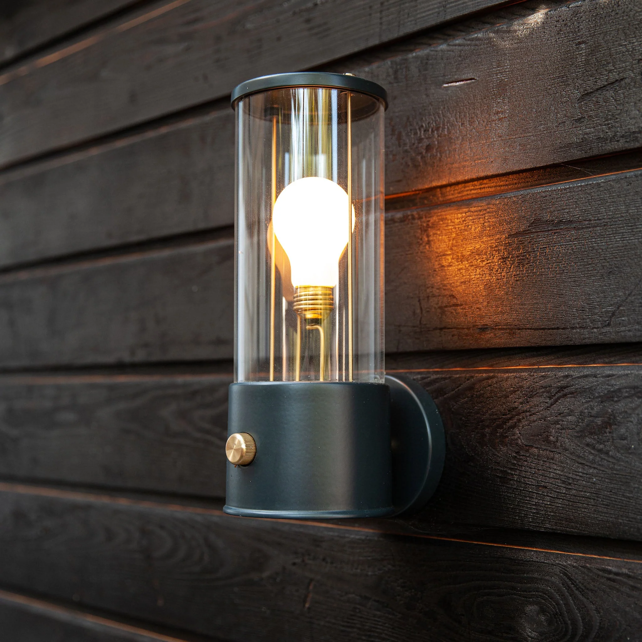 The Muse Wall Light in Hackles Black - Image 5